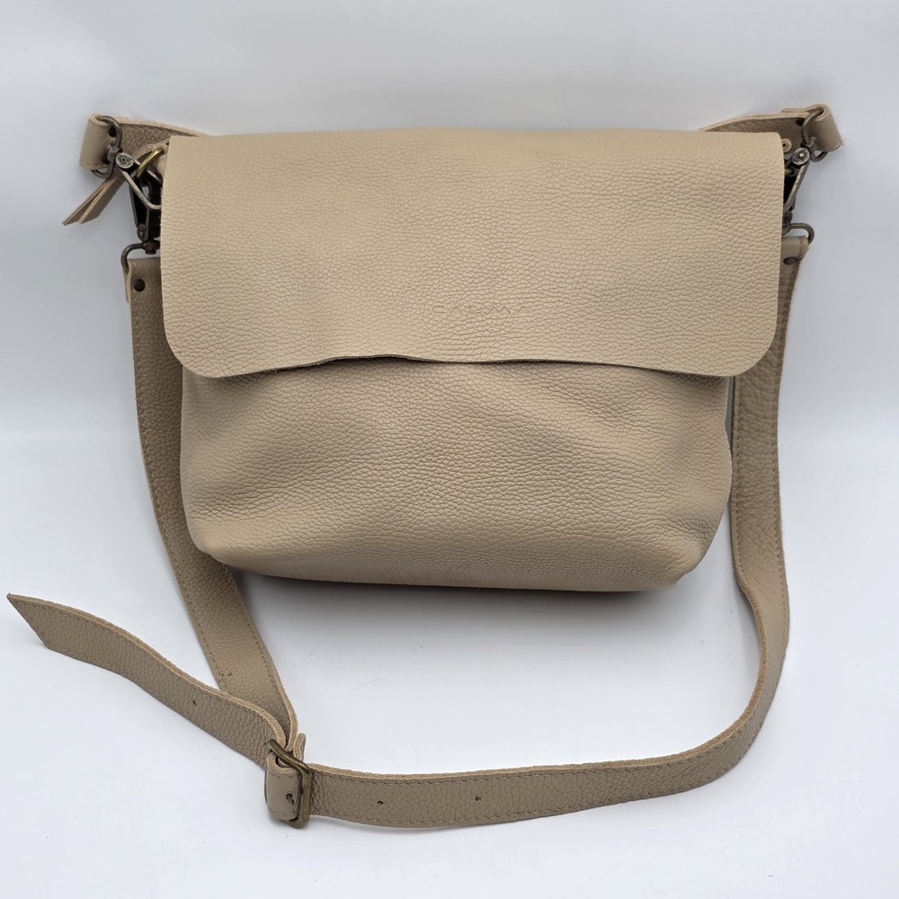 Calma Womens Leather Textured Tan Tone Hardware Flap Zip Lined Shoulder Bag Pin